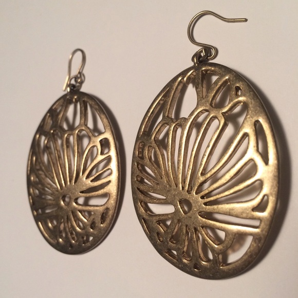 Elegant abstract floral gold earrings