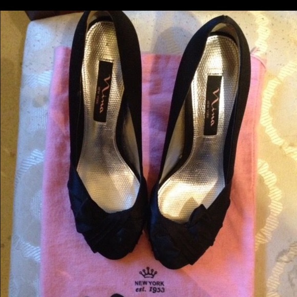 Black Nina Heels with bow at the toe.