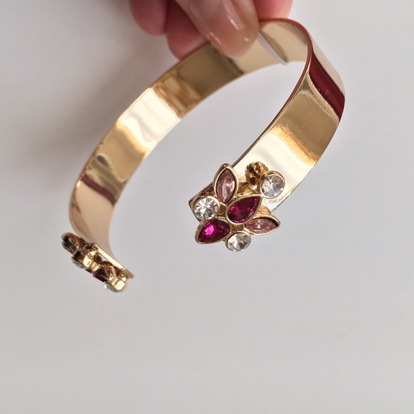 Banana Republic Jewelry - Banana Republic Statement Bracelet