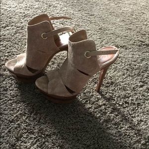 Jessica Simpson heels