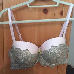 Victoria secret size 36D bra