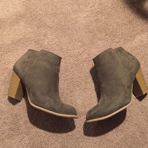 Old Navy olive sueded ankle booties