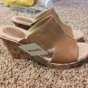 BOC floral wedges