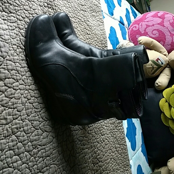 Waterproof leather boots