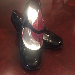 Kenneth Cole Reaction black patent Mary Janes