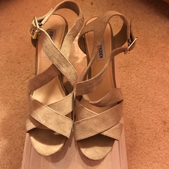 Steve Madden Criss-Cross Beige Wedges Size 8.5