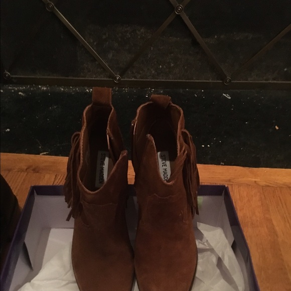 NIB STEVE MADDEN OHIO Tan Suede Fringe Ankle Boots - Picture 2 of 4