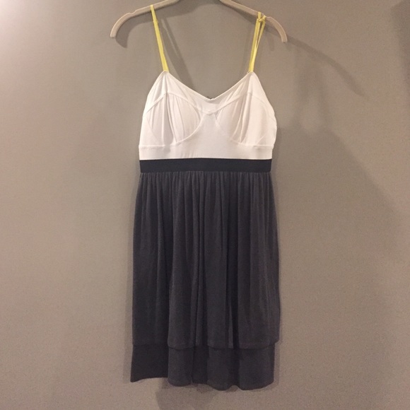Adorable sun dress. ☀️