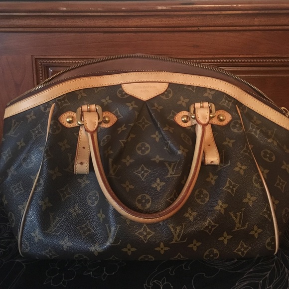 HOLDING FOR SOMEONE Tivoli Louis Vuitton purse