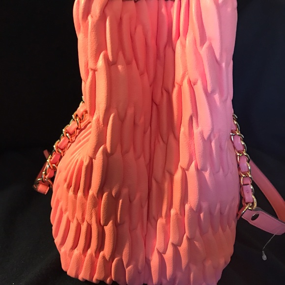 Jessica Simpson's hand bag - Picture 2 of 3