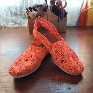 Orange lace toms