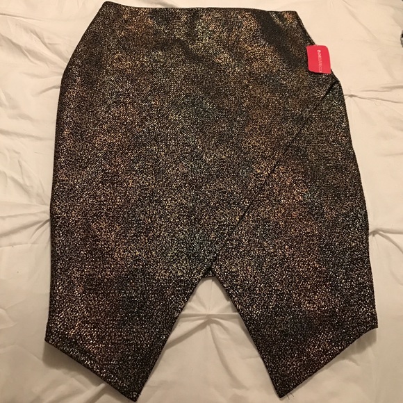 Asymmetrical skirt