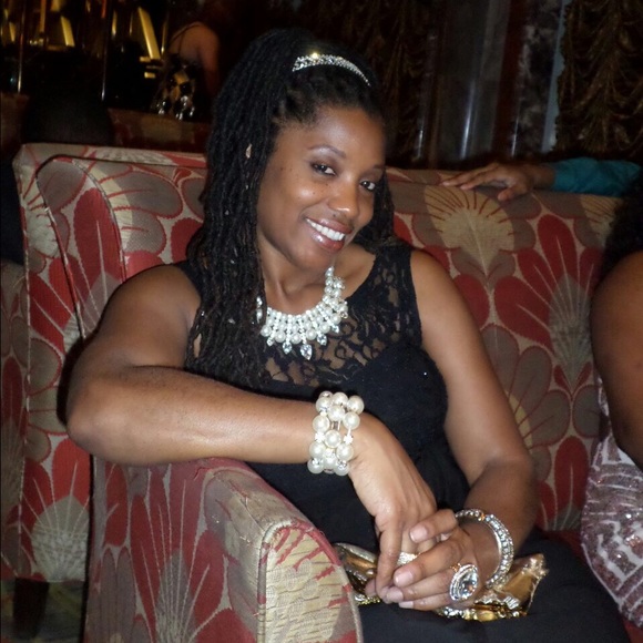 Meet your Posher/Seller, Teressa - Picture 2 of 2