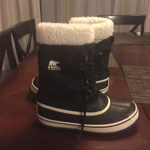 Black sorel winter boots