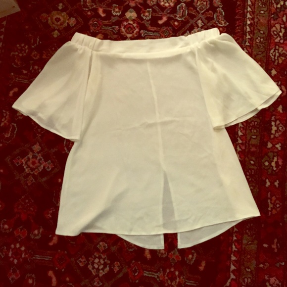 Adorable off the shoulder top/blouse