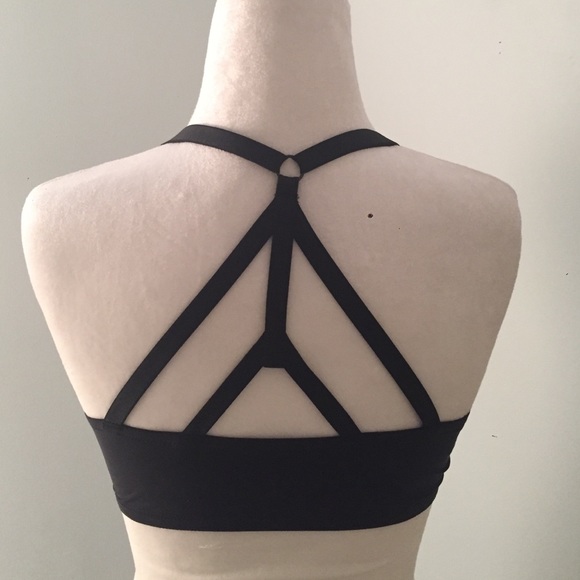 NEW W/TAGS Victoria Secret strappy push up bra