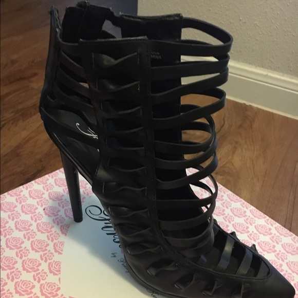 Shoes - Picture 1 of 4