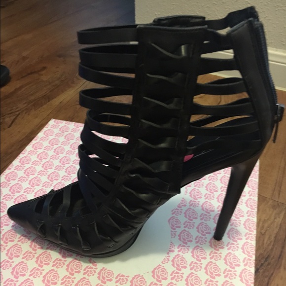 Shoes - Picture 3 of 4