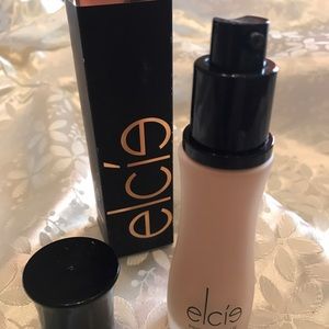 New Elcie foundation in the color cameo (nc20).
