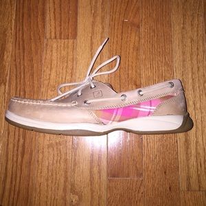 Sperry Top Sider boat shoes w/ pink plaid design