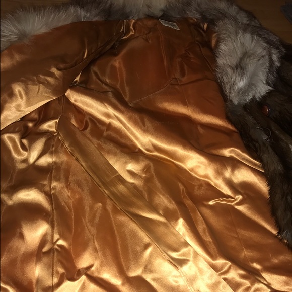 Authentic Vintage FUR COAT . Pristine Condition. - Picture 6 of 8