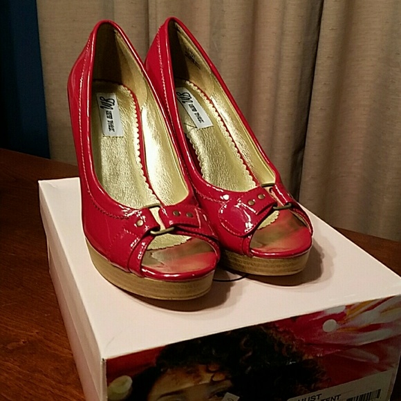 Peep toe heels