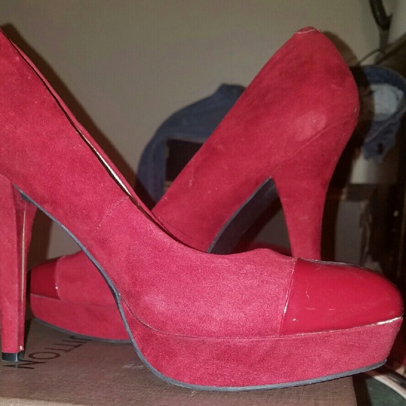 Red Pumps