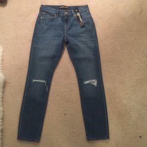 SALE! NEW W/ TAGS Express mid-rise jeans