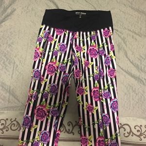 Size M, Betsy Johnson pants