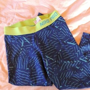 Nike pro crop workout leggings