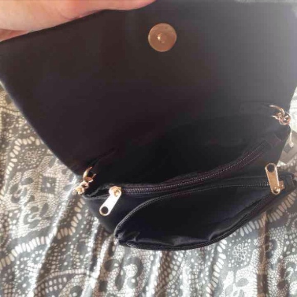 NWT black cross body purse - Picture 3 of 4