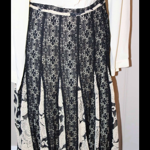 Mix medium pleated skirt. - Picture 1 of 3