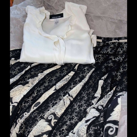 Mix medium pleated skirt. - Picture 3 of 3