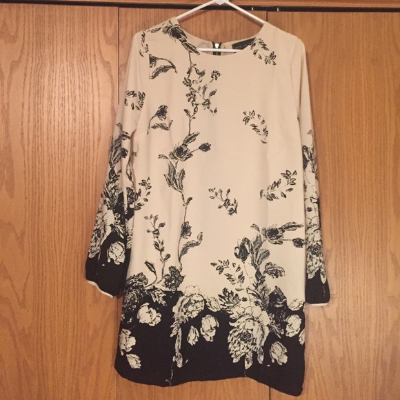 Tops - Floral beige/black tunic size large