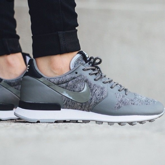 Nike Shoes - NWOT Nike internationalist TP shoes