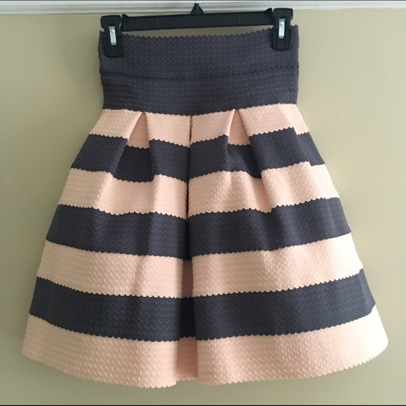 Anthropologie ponte bell skirt pink/gray size XS/S