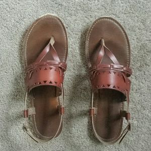 Strap sandals