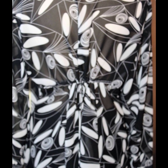 Sheer black and white blouse. - Picture 4 of 4