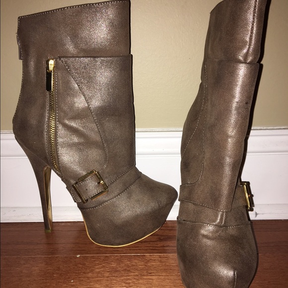 Light brown booties