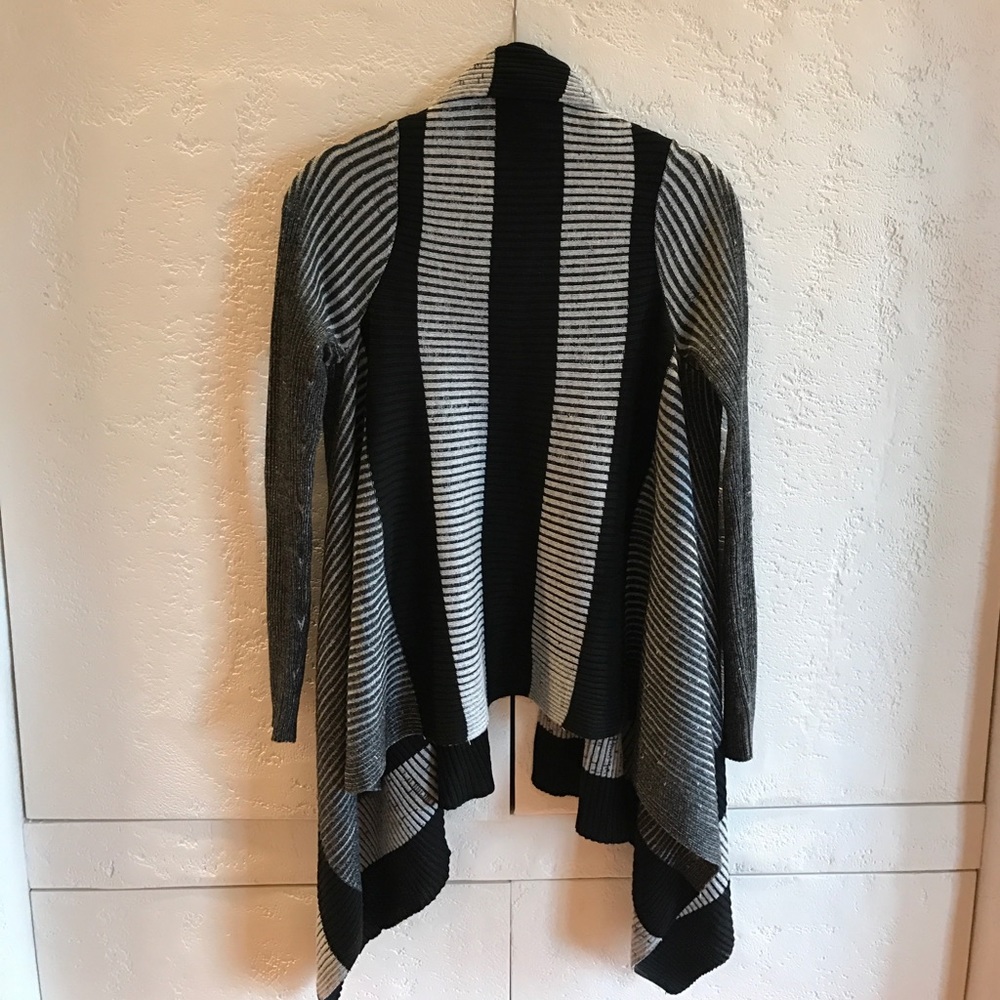 Last Call❗️5🌟SOFT Cascading Black/Gray Cardigan - Picture 4 of 5