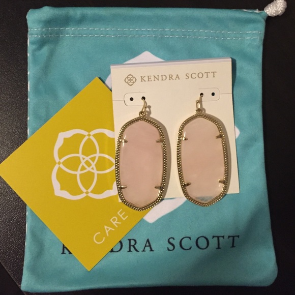 light pink Kendra Scott earnings