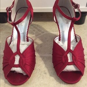 Formal Red Michaelangelo Wedges❤