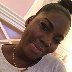 Meet your Posher, Nakea