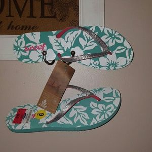 Reef Rubber Slippers, Size 9 Brand new