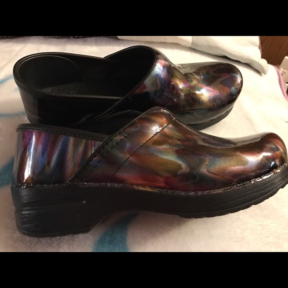 Danskos size 39, US size 9