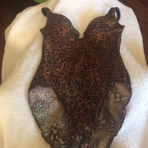 Dillard's leopard print slimming 1 piece swim suit