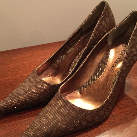 Gold Pointed Heels - Picture 3 of 4