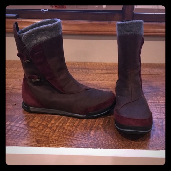 Maroon Winter Teva Boots