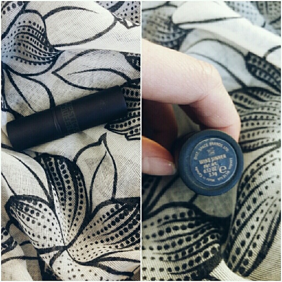 Make-up Musts From First Clothing Photo Session - Picture 2 of 3