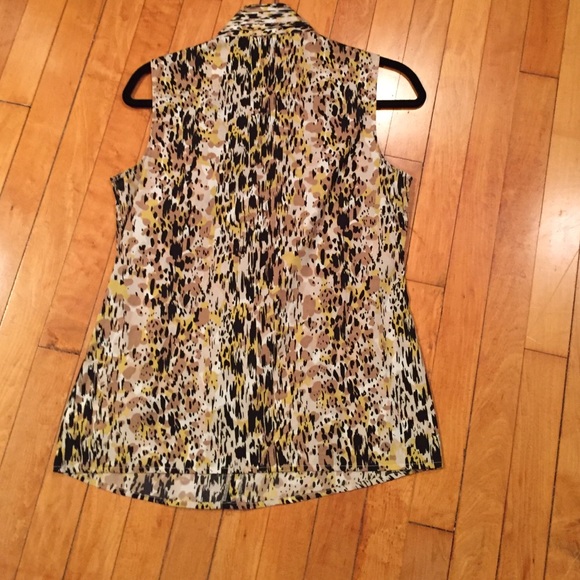 Banana Republic sleeveless blouse - Picture 3 of 3
